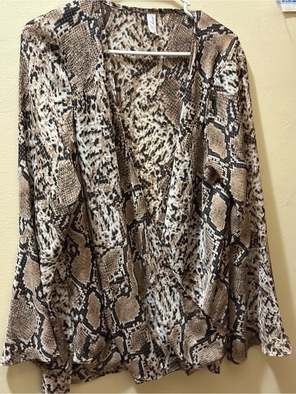 Women's Brown Snake Print Wrap TOP!! Beautiful copper, silver, tan, gold colors!
